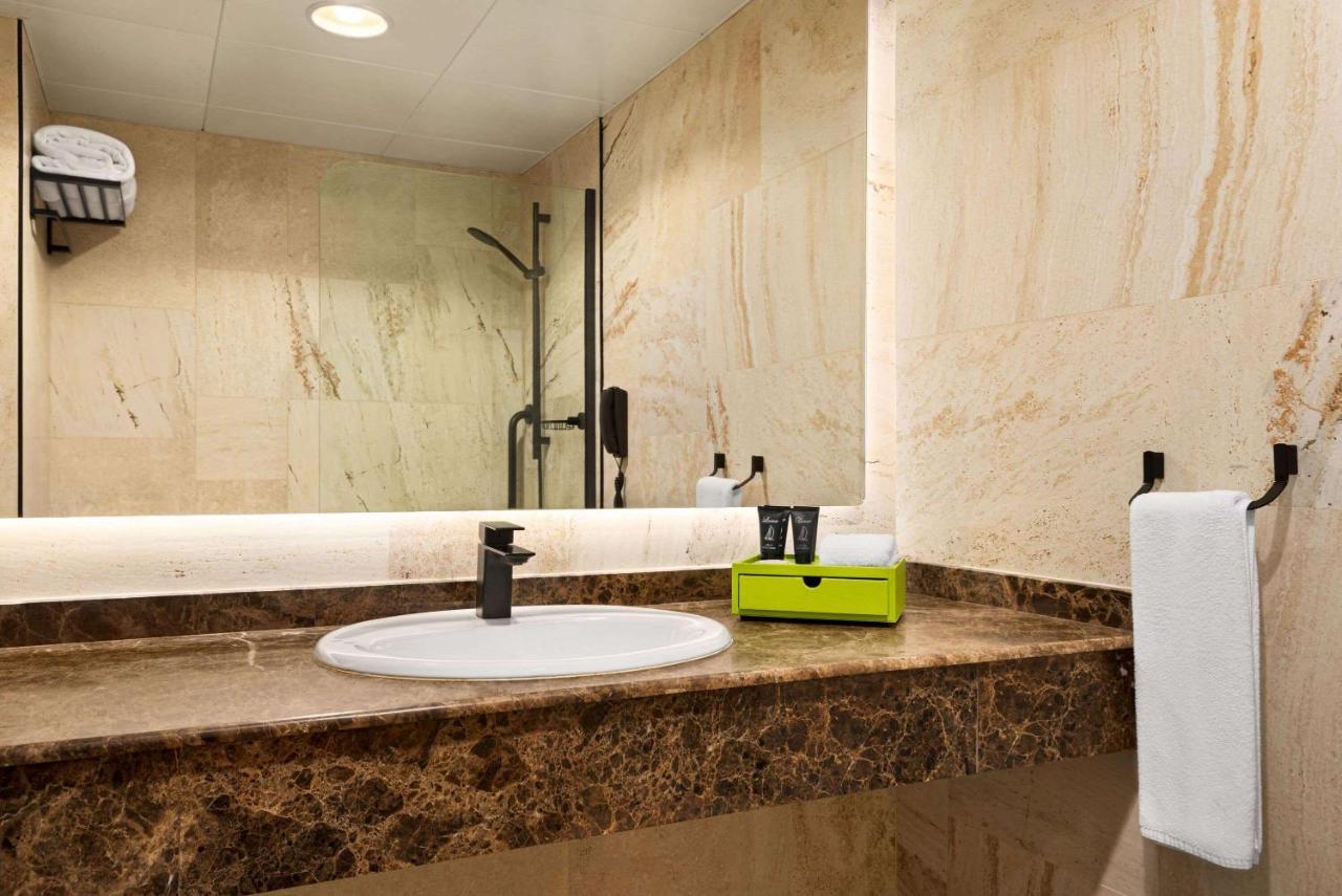 Отель La Quinta By Wyndham Jumeirah 4*
