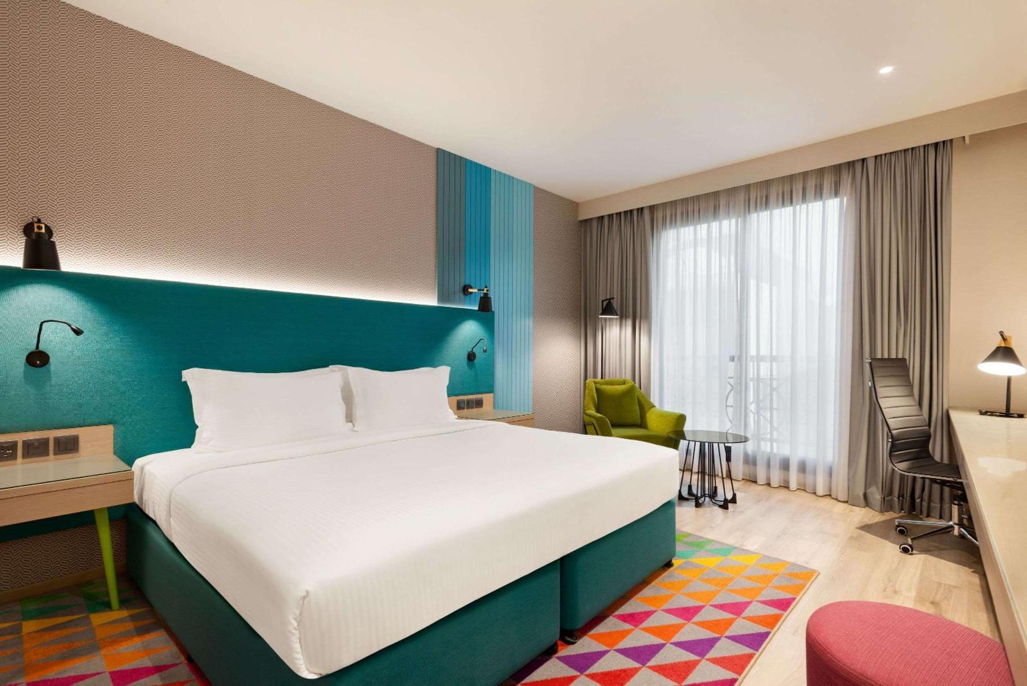 Отель La Quinta By Wyndham Jumeirah 4*